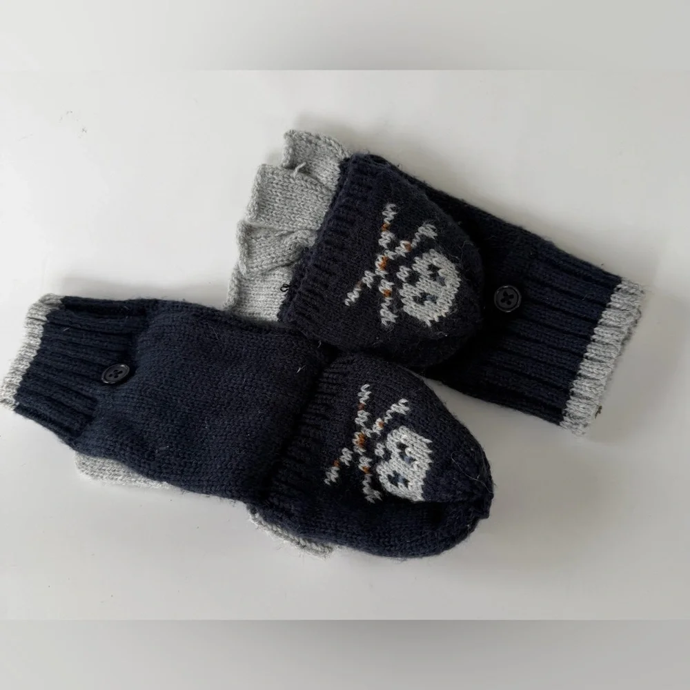 Zara knit fingerless gloves featuring a skull design